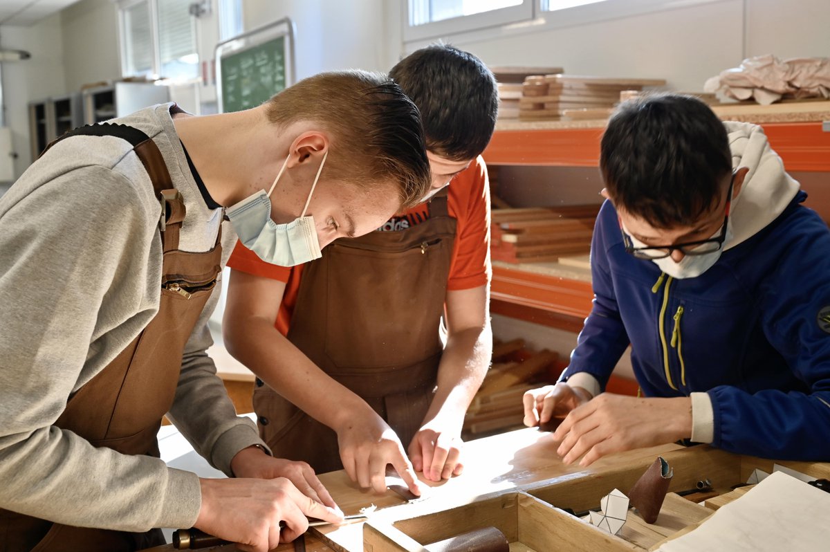 regiongrandest's tweet photo. 👉 Visite du #Lycée Diderot à Romilly-sur-Seine : inauguration des nouveaux ateliers ➡️ améliorer les conditions d’accueil et d'études des élèves
 👉 Passage au #GRETA #Aube : visite du nouveau pôle d’habilitation nucléaire ➡️ répondre aux besoins du territoire #formation https://t.co/3qn207PAab