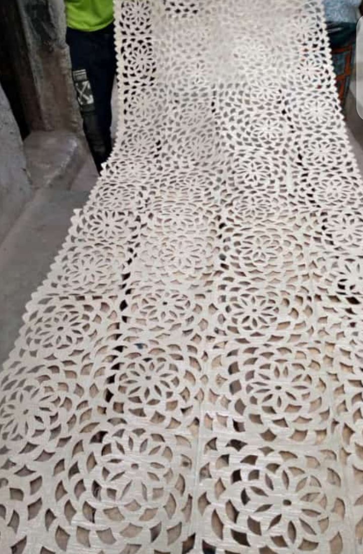 AdemolaFunmi3's tweet photo. We don't just craft, we pay attention to details, our lacer cut always unique and beautiful! Asooke at it's peak!! https://t.co/Ir26F3OJQH