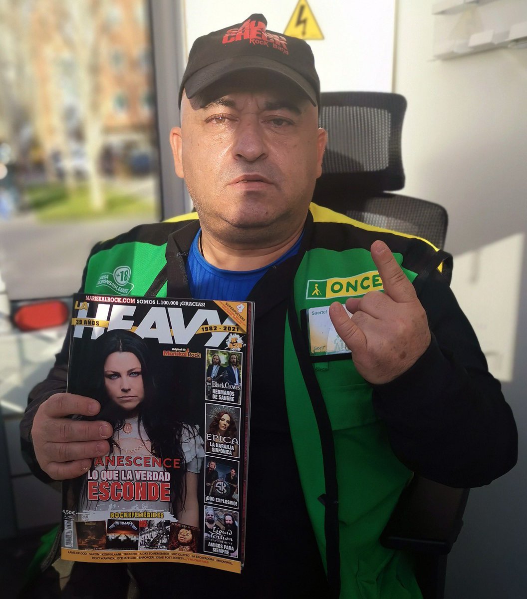 mariskalrock's tweet photo. Es Javi , batería de Soundcheck16 y currante en la ONCE en Getafe.¡ La ilusión se cumple ! Poderoso Sur.Gracias amigo ! #laheavy429 #once #soundcheck16 #alertaroja https://t.co/5z4i4Y5qg6