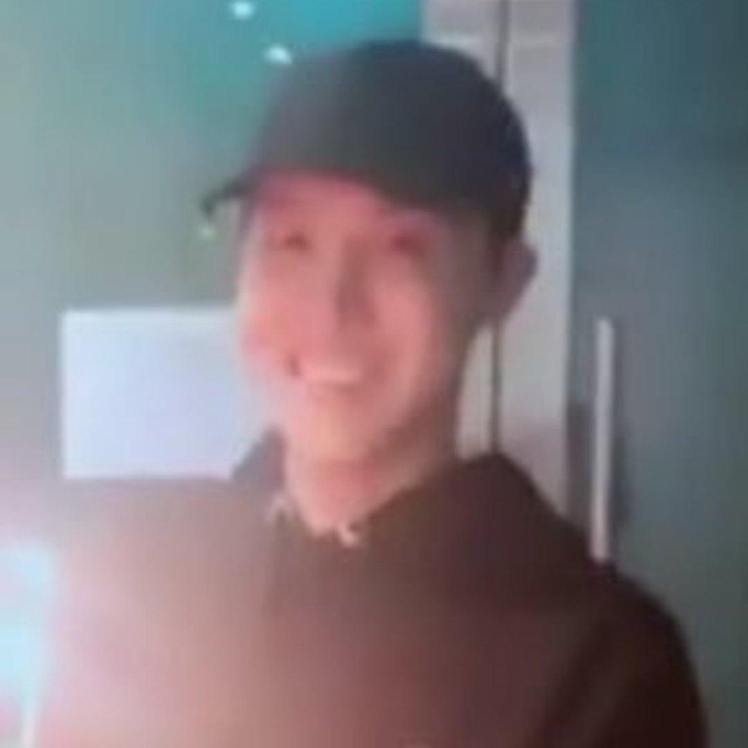 MilleHey's tweet photo. @jkksgunsaxel @futurizando Tadinho do Hoseok https://t.co/yg74cuuyW8