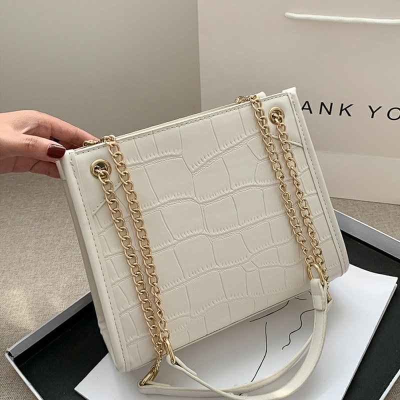 LaFarose's tweet photo. Tak nak beli pun takpa, tolong rt untuk rezeki i nak kawin 😭🙏 https://t.co/T5JreOiQqU