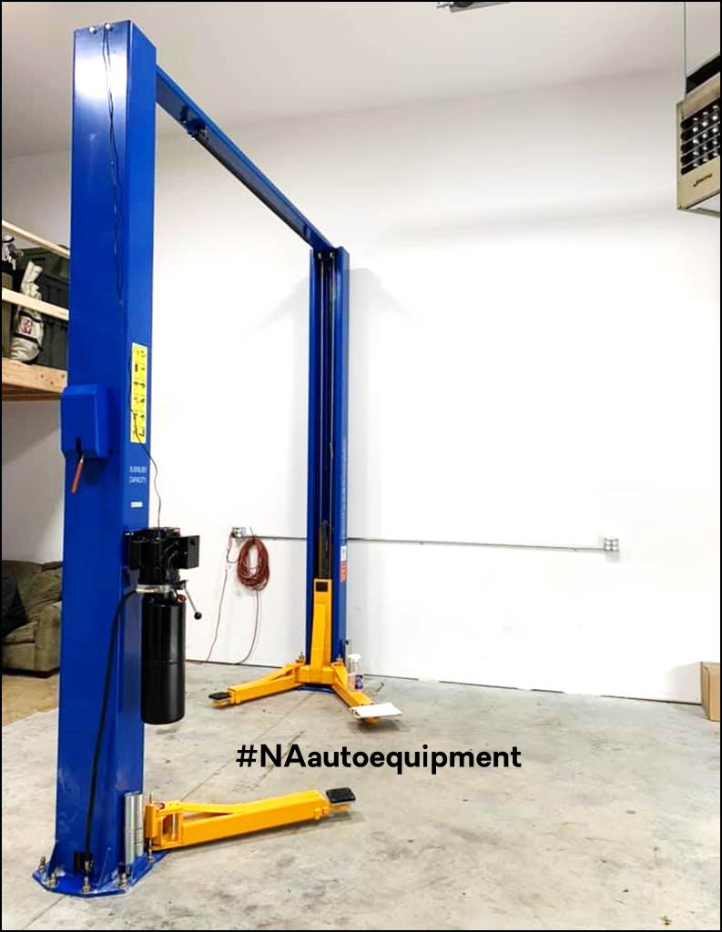 NAautoequipment's tweet photo. Our #autolift delivery &amp; #installationadventures continue. Call to schedule your #liftdelivery!  🏘️🚙👍
#2posttuesday #2postlift #twopostlift #homegarage #autoshop #garagegoals #garagemonkey #garageequipment #naautoequipment #deliveryadventures #liftinstallation #Universalift https://t.co/zuYWJN6BsW