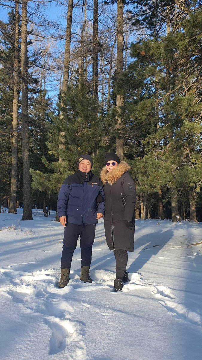 Lamchin6's tweet photo. @LuoshengPeng Hiking with my beautiful wife https://t.co/4RP9oTBu9u