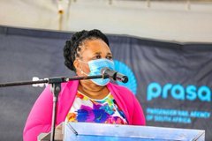 Dotransport's tweet photo. IN EAST LONDON: People’s Responsibility to Protect.
Our efforts to create a safe environment for those who rely on trains and protect the public assets, require the kind of partnership we are launching today with all stakeholders. #FixingPRASA #PR2P #PR2PLaunch #PR2P https://t.co/AOhmXhOoic