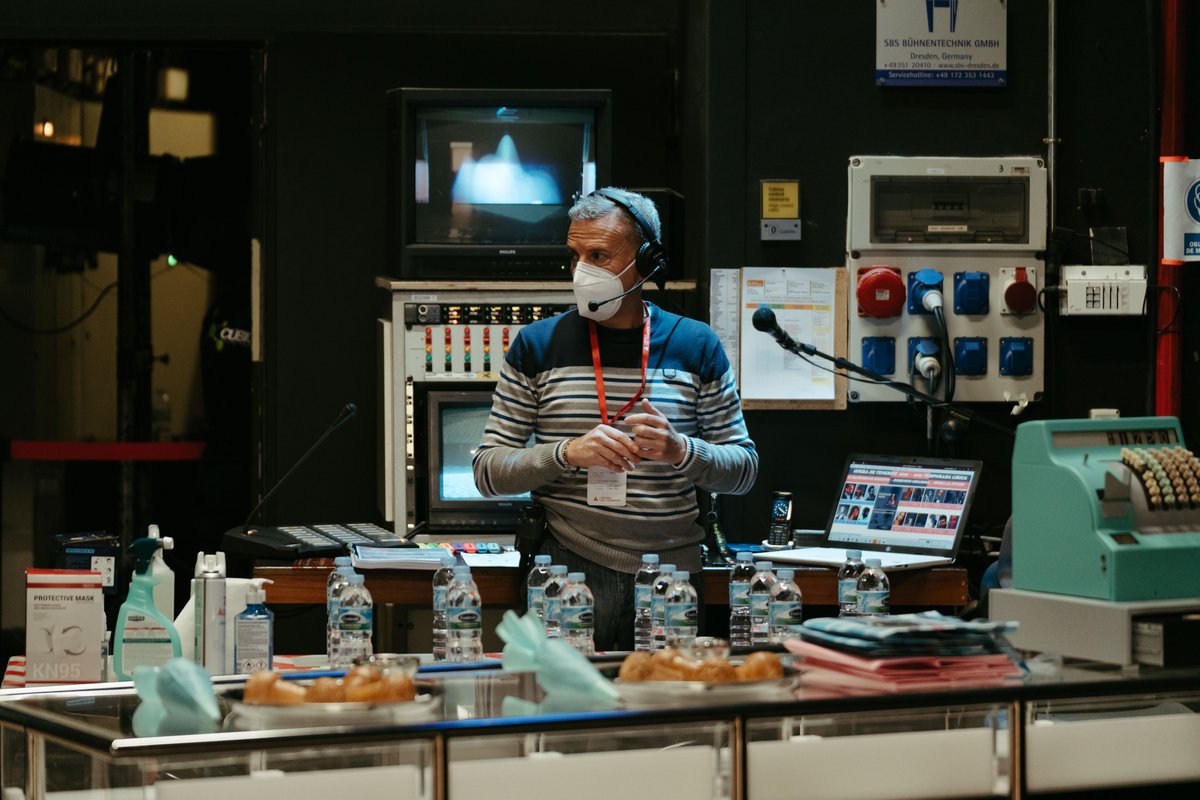 EventosTENERIFE's tweet photo. RT @Auditoriotfe "Un gran equipo técnico y humano para una puesta en escena de ensueño: nos adentramos en el backstage de 🧁💍#IlMatrimonioSegretoADT para descubrir los preparativos de la última producción de #OperaEstudio @OperadeTenerife.
#Auditori… https://t.co/VqUSOGlE7m"