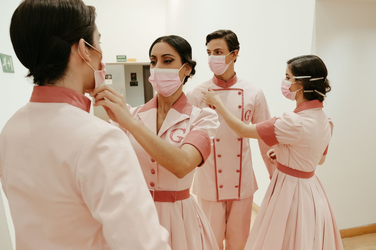EventosTENERIFE's tweet photo. RT @Auditoriotfe "Un gran equipo técnico y humano para una puesta en escena de ensueño: nos adentramos en el backstage de 🧁💍#IlMatrimonioSegretoADT para descubrir los preparativos de la última producción de #OperaEstudio @OperadeTenerife.
#Auditori… https://t.co/VqUSOGlE7m"