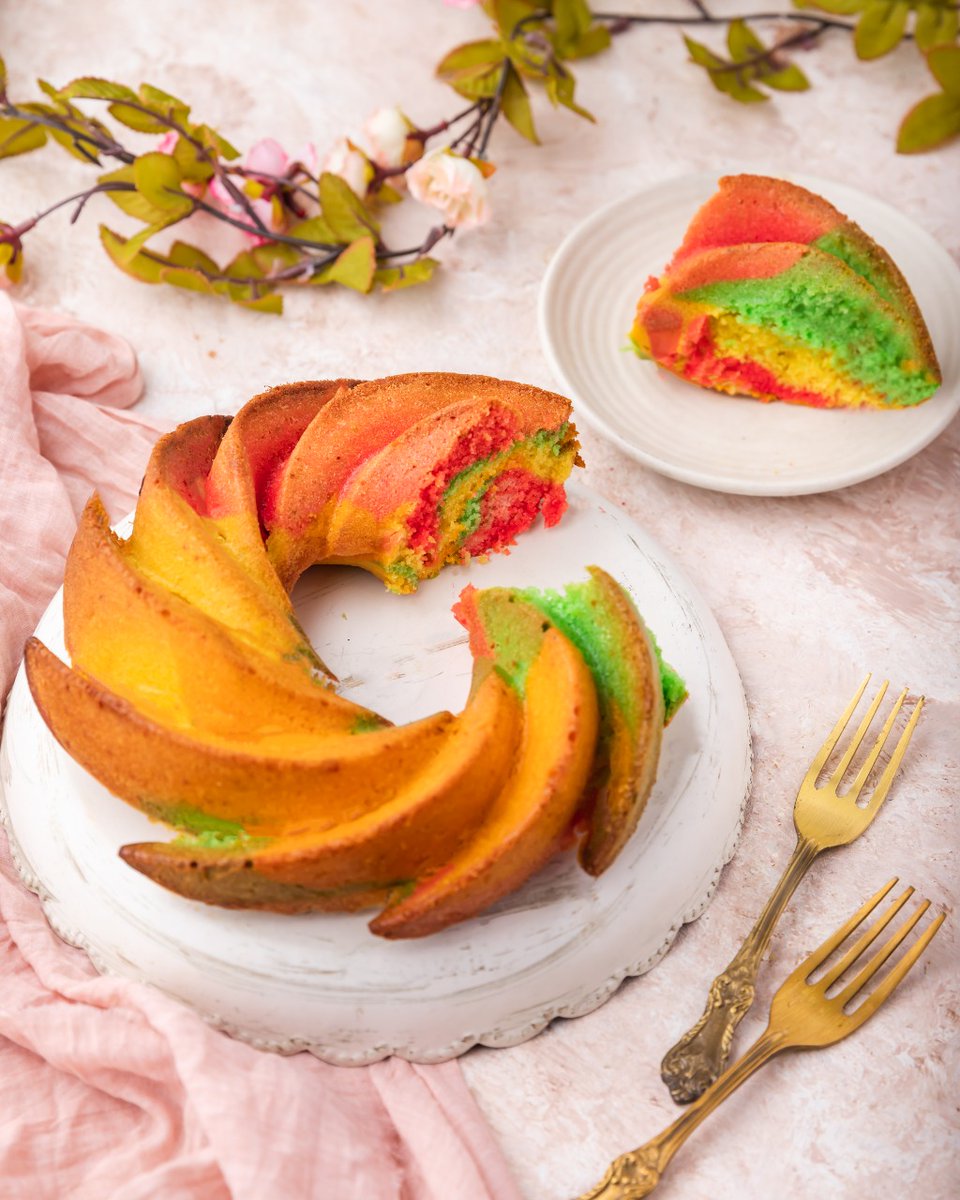 RelianceFreshIN's tweet photo. It’s the time to #Holi. And to make some multi-coloured cake. Let’s whip up some goodness.
#MulticolouredCake #CakeRecipe #Cake #HoliSpecial #Holi2021 #Foodie #FoodBlog #FoodGasms #RecipeOfTheDay #FoodPhotoShoot #RelianceFresh https://t.co/SmbFfZOuCC