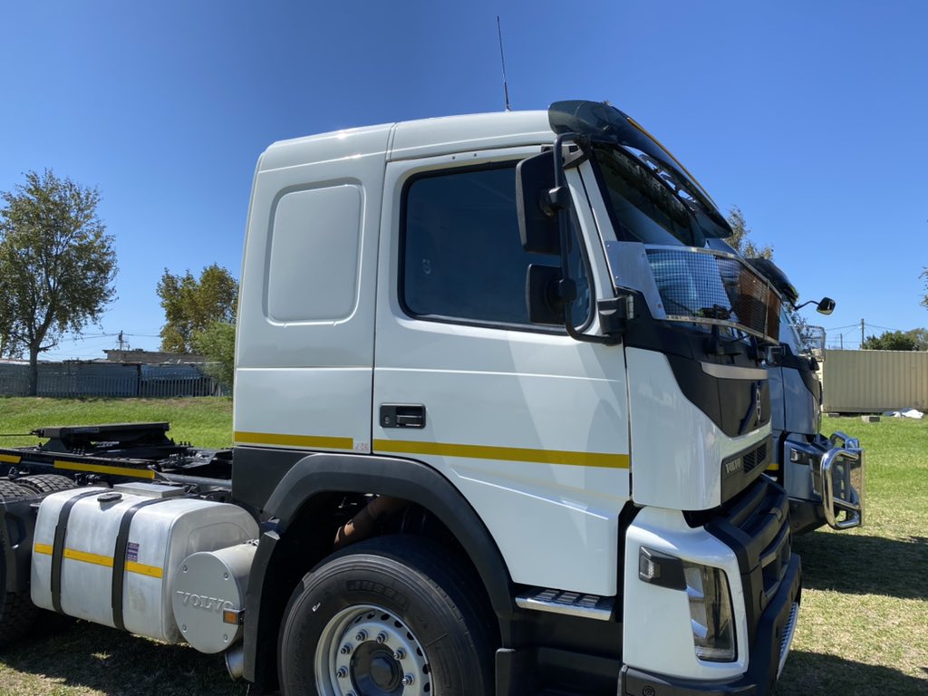 sos_cpt's tweet photo. The @VolvoTrucksSA beauties have arrived to the community they have and will serve 🙌🏽. #bloekombos #WaterOnWheels #waterwise #W12Programs @W12_Programs @towardecociv https://t.co/5w3PmOiXEB