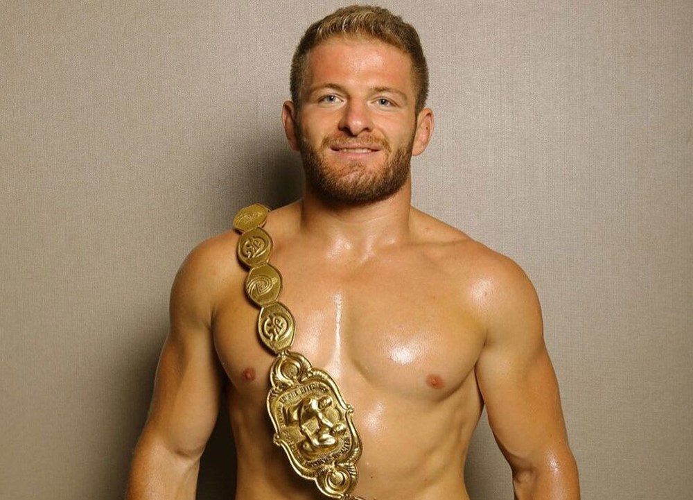 Survivor’da ünlüler takımında mücadele eden İsmail Balaban’ın karşı takım oyuncularıyla gerginlik yaşadığı esnada gönüllüler takımından Uğurtan Dora’nın ünlü sporcu için kullandığı ifadeler güreş camiasının tepkisini çekti.
👉 t.ly/FjSw