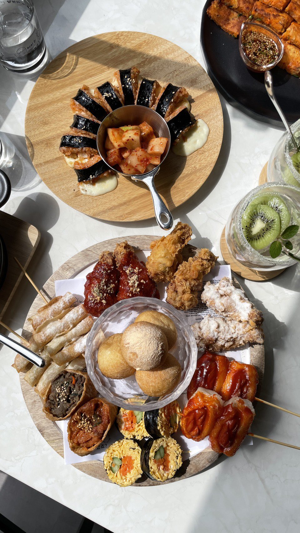 りょうくんグルメ 新大久保で大人気のハヌガ2号店がオープン おすすめはモクバンセットと韓国チキン 料理 は全て作って提供されるので 洋服に匂いがつかずに韓国料理が食べられる 店内はおしゃれでデートや女子会向き ぜひ行ってみてね Pr 新