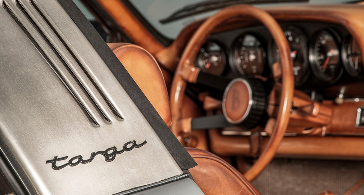 aut0mob's tweet image. #TargaTuesday
The leather interior of this 1964 #Porsche #911S 2.4 #Targa appears to have acquired some 65 years of beguiling patina, but it was in fact recently crafted by the luxury French menswear brand #Berluti

📷Berluti