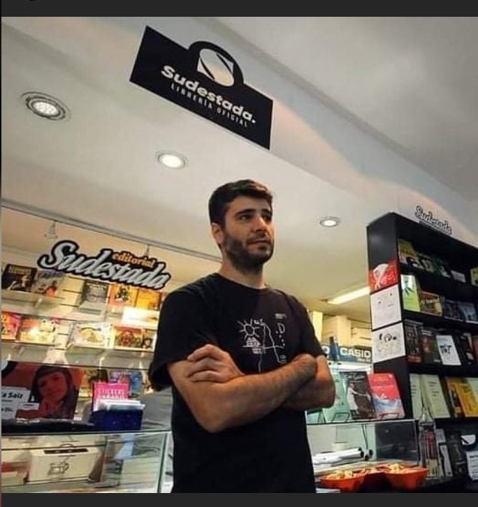 MatanzaViva's tweet photo. SE FUE EL MEJOR DE TOD@S
Jamás pensamos escribir estas líneas, pero nos toca llorar la pérdida de un amigo, de un compañero, de un luchador incansable por un mundo más justo, socialista, rebelde.    
Hasta la victoria siempre Hugo querido.

⬇⬇⬇
https://t.co/hqypvbQCEz https://t.co/7HaY3hcgmH