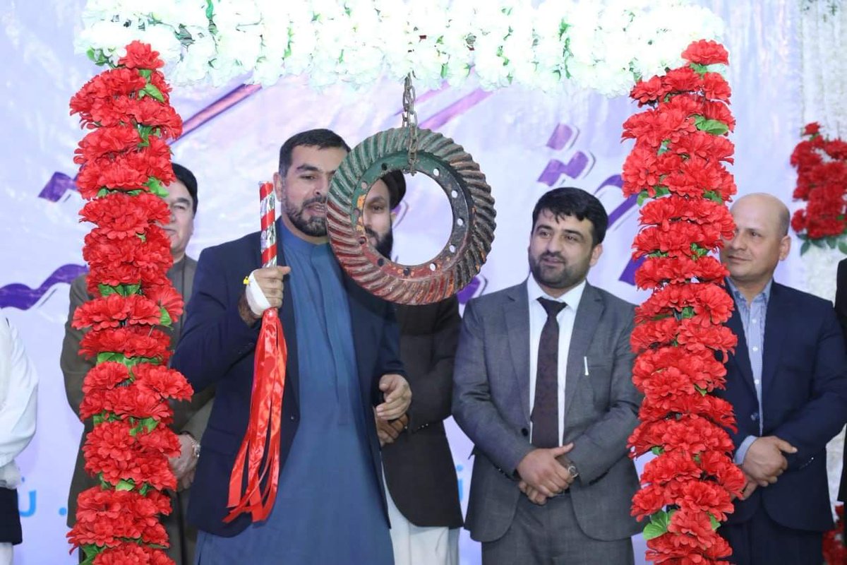 Afg_Today2019's tweet photo. زنگ مکتب در #هرات نواخته و متعلمین روانه مکتب شدند.
هم اکنون ۱ میلیون و ۵۰ هزار شاگرد شامل مکاتب این ولایت هستند.
#WhatPeaceCouldBe    #EducationalYear🏢📝  #Herat https://t.co/ADQqAsd0AC
