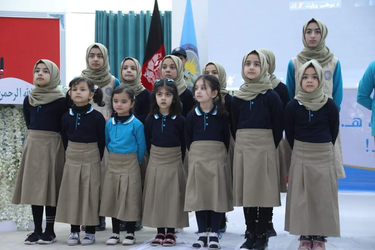 Afg_Today2019's tweet photo. زنگ مکتب در #هرات نواخته و متعلمین روانه مکتب شدند.
هم اکنون ۱ میلیون و ۵۰ هزار شاگرد شامل مکاتب این ولایت هستند.
#WhatPeaceCouldBe    #EducationalYear🏢📝  #Herat https://t.co/ADQqAsd0AC
