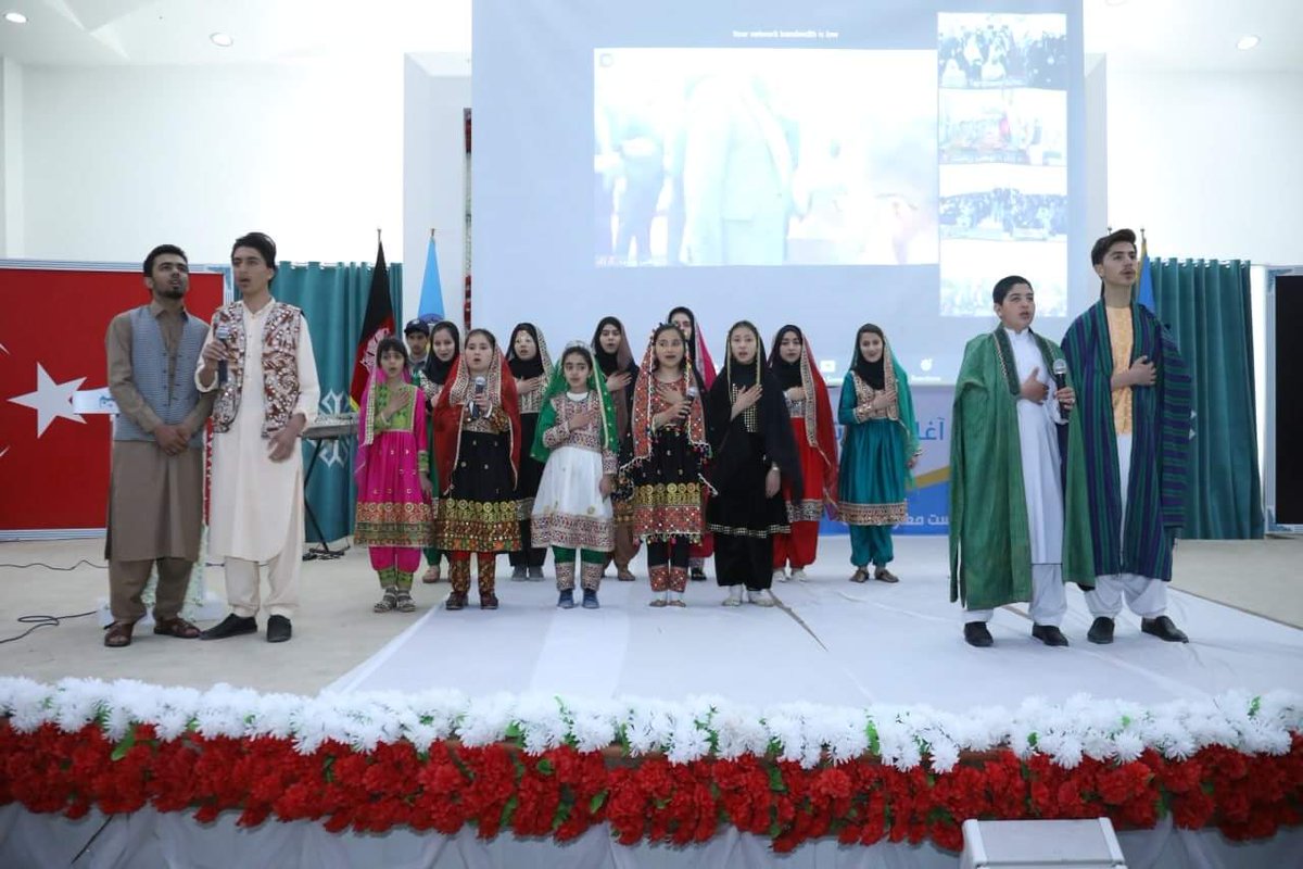 Afg_Today2019's tweet photo. زنگ مکتب در #هرات نواخته و متعلمین روانه مکتب شدند.
هم اکنون ۱ میلیون و ۵۰ هزار شاگرد شامل مکاتب این ولایت هستند.
#WhatPeaceCouldBe    #EducationalYear🏢📝  #Herat https://t.co/ADQqAsd0AC