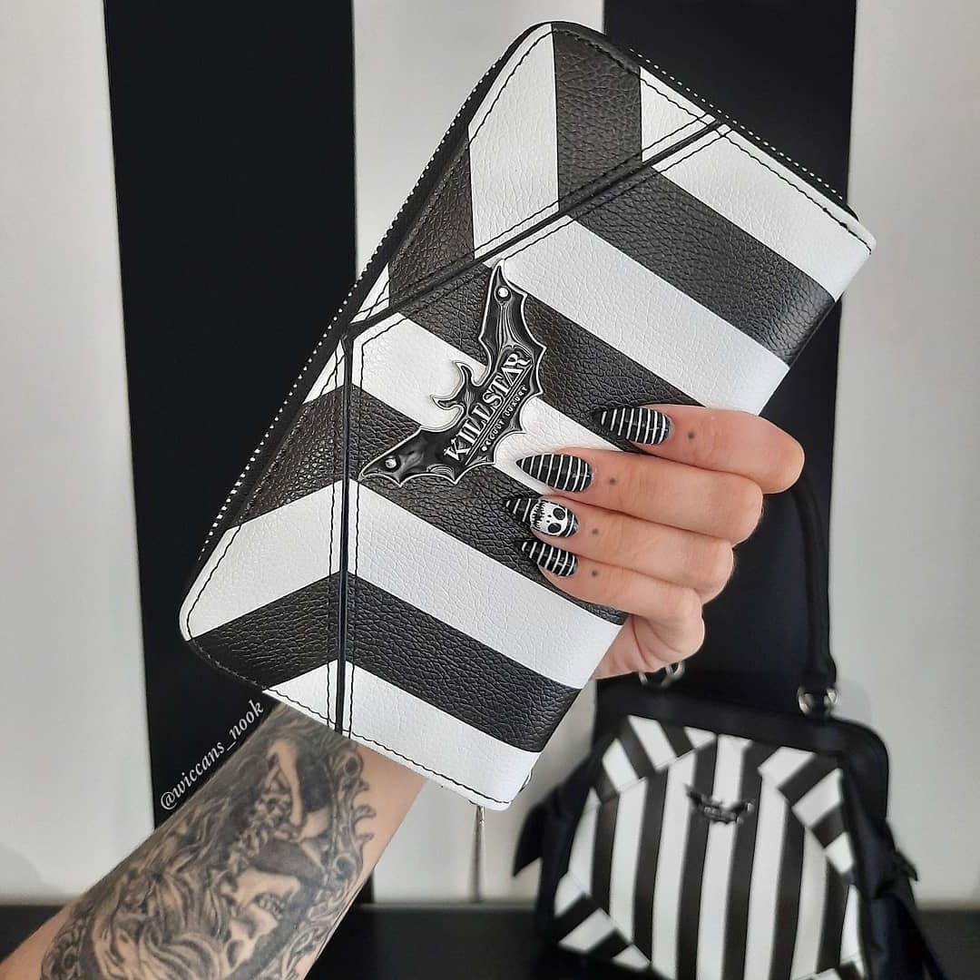 killstar's tweet photo. Itโs Stripes Season, Sweetie! ๐ Best-selling Never Trust The Living Wallet & Handbag! ๐คค Yay or Nay?!
https://t.co/ZPH3a9ucex | We Ship Worldwide!๐
๐ธ by https://t.co/Tl8W4eL1eH
#KILLSTAR #GOTHWALLET #GOTHSTRIPES #GOTHBAG #ALTFASHION https://t.co/SW2ANxn0Rf