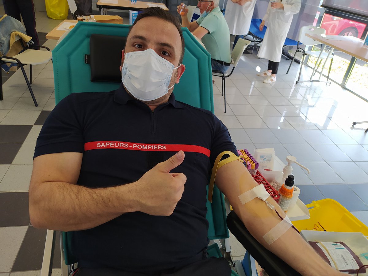 SDIS_18's tweet image. #LT les #pompiers18 se mobilisent pour l @EFS_dondesang 💉

#ConseilDePompier : Donner son sang c'est sauver des vies 😉

#donneur #sauveteur