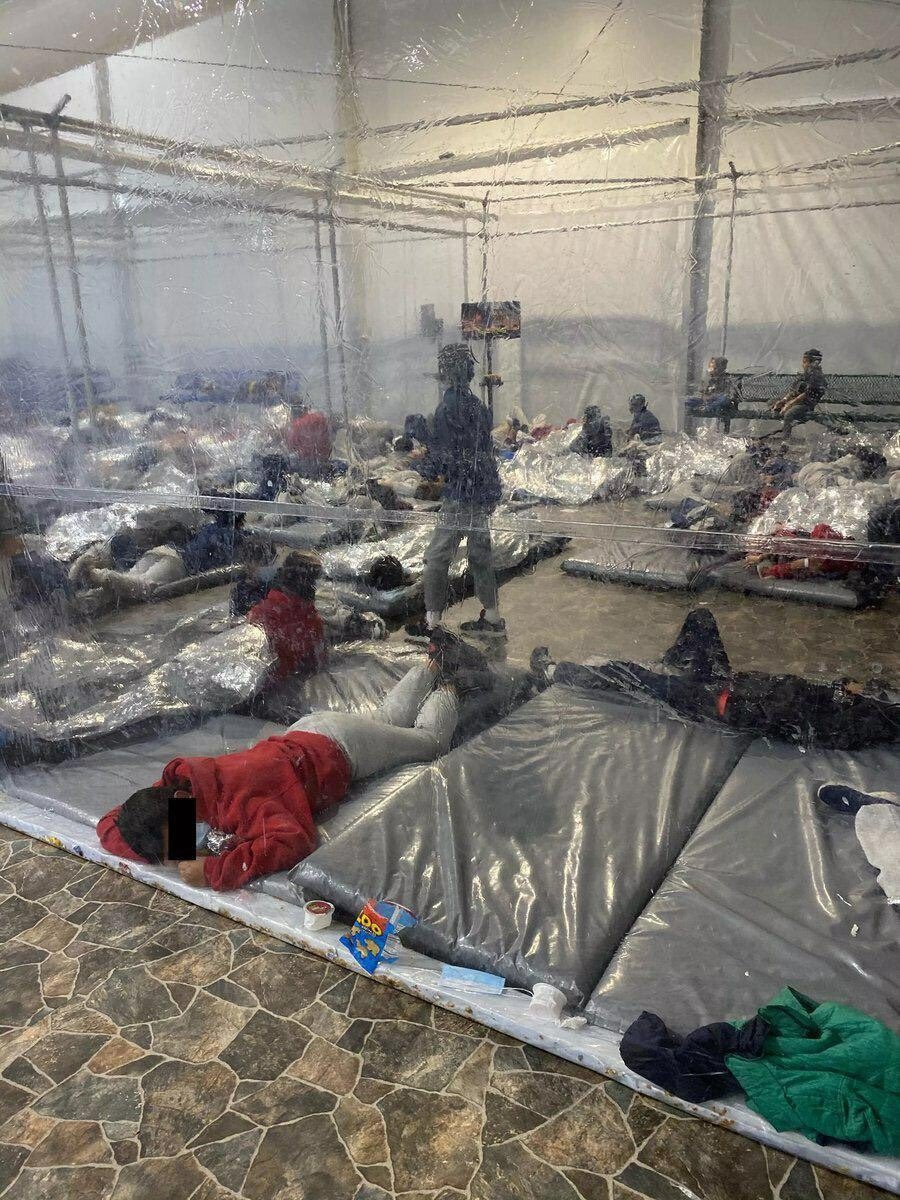MightyCassandra's tweet photo. I’m just here as a Texan to remind you all that the last time we saw photos like this, the media and @JoeBiden called for Trump’s removal. #ImpeachBiden #VoteThemAllOut https://t.co/uzNFGoiWmW