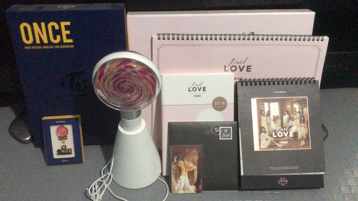 minayaayi's tweet photo. I’m selling my last Twice merch for financial and personal issues. 

ALL ITEMS ARE NEGOTIABLE ‼️

Rush selling.

#Twice https://t.co/qOTkRezLMb