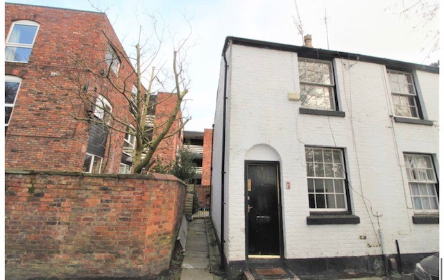 Hunters_M22's tweet photo. Hunters are proud to present this outstanding 2 bedroom white cottage parallel to Fletcher Moss Park, not overlooked, discreet, lots a wooden character, rural views to the park and minutes away to Didsbury Village.

Viewing highly recommended and all offers welcome!!!! https://t.co/SLg19574rR