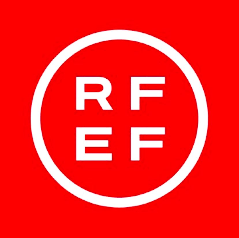 socialpi_sp's tweet photo. La @rfef cambia el diseño del escudo de la Federación. ¿Cuál prefieres? 📊

🔃 EL DE SIEMPRE

❤️ EL NUEVO https://t.co/spykobpQHd