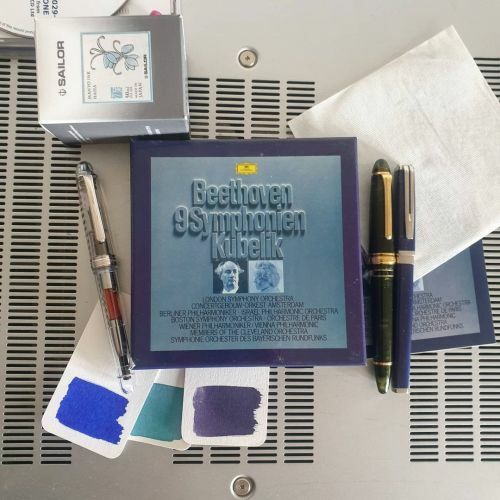 ClassicalCritic's tweet photo. #morninglistening to #Kubelik’s nifty #Beethoven #SymphonyCycle with nine different orchestras on @dgclassics
Amazon: https://t.co/X0IOreVtwA
#classicalmusic #Beethoven #Symphonies #Romanticism #classicalMusicCollection
#classicalCDcollection #orchest… https://t.co/0Dw1Q1oDik https://t.co/fdRxrsUrgP