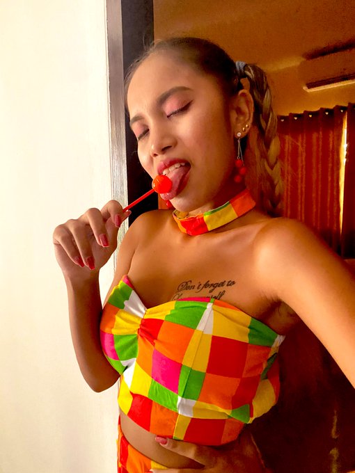 I love lollipops 🍭 🤪 https://t.co/KZO2fVqJgI<a href="/tag/goodvibes"class="tags"><span>#goodvibes</span></a><a href="/tag/asiandoll"class="tags"><span>#asiandoll</span></a>