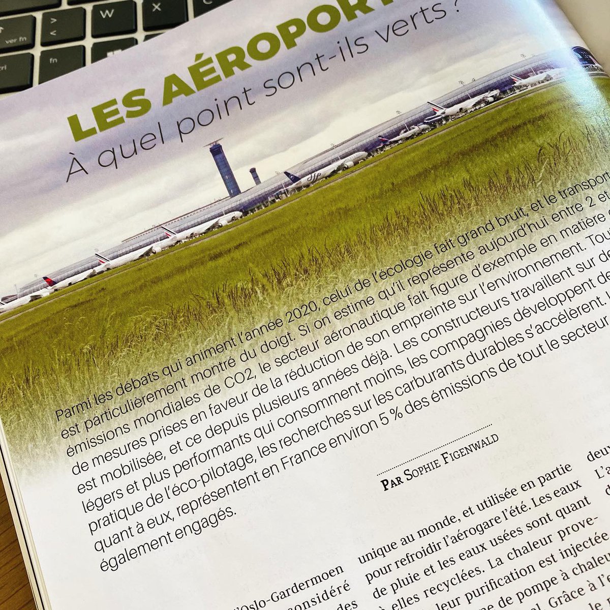 SophieFigenwald's tweet photo. ⏳ Derniers jours pour découvrir le n20 Airways Magazine !

✈️ Je vous y parle des aéroports et de leurs initiatives pour l’environnement et la biodiversité @AeroBiodiv 🐝🌱🌾

📔 Ravie de contribuer à ce magazine trimestriel aero, aux côtés d’experts du secteur comme @PeurAvion https://t.co/egZaOBT34s