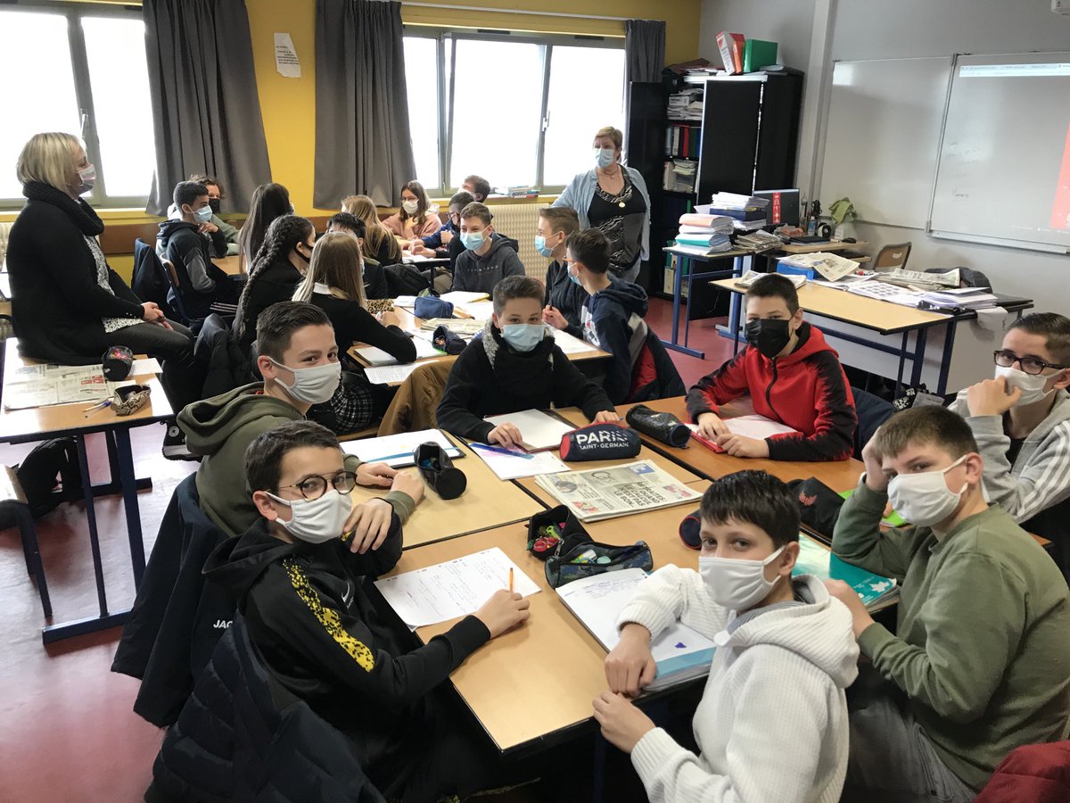 MCDebaene's tweet photo. Trente-deuxième #Semainedelapresse , c’est parti! Les 4 e D de Paul-Langevin à Dechy travaillent sur le #harcèlement scolaire. Retrouvez leurs articles vendredi dans La Voix du Nord, ⁦⁦@VDNDouai⁩. Suivez-les aussi sur Ta Voix, le médias des ados sur les réseaux sociaux. https://t.co/9s42yRtgFy
