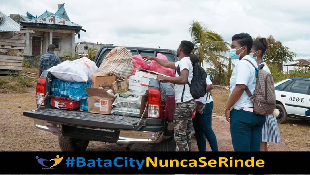 FundacionSolEG_'s tweet photo. #SOLIDARIDAD con los afectados del 7M.
_S E G U I M O S_
#fundacionsoleg #BataCityNuncaSeRinde #guineaecuatorial #somosbata #todossomosbata #TODOSSOMOSBATA #solidaridad #fundacion #fundacionsol https://t.co/UVr1vXRdqT