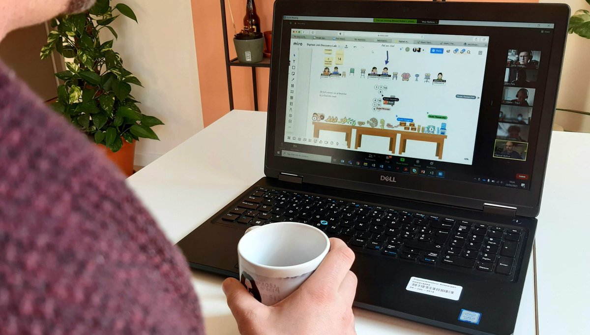 havencentrum's tweet photo. Vandaag volgen jonge werkzoekenden onze allereerste havenjobdag. Met @Travi_Be helpen we hen bij hun eerste stappen op de arbeidsmarkt door workshops rond zelfkennis, havenjobs en solliciteren en door contacten met interimkantoren met concrete vacatures. https://t.co/haiXuEQwRU https://t.co/VBYlZRq5jl
