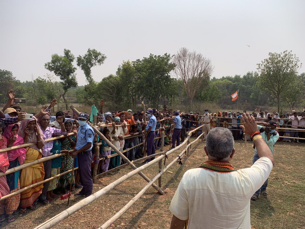 DilipGhoshBJP's tweet image. Snapshots from the Bandwan helipad, Purulia. We will emerge victorious with a colossal mandate.

#LokhhoSonarBangla