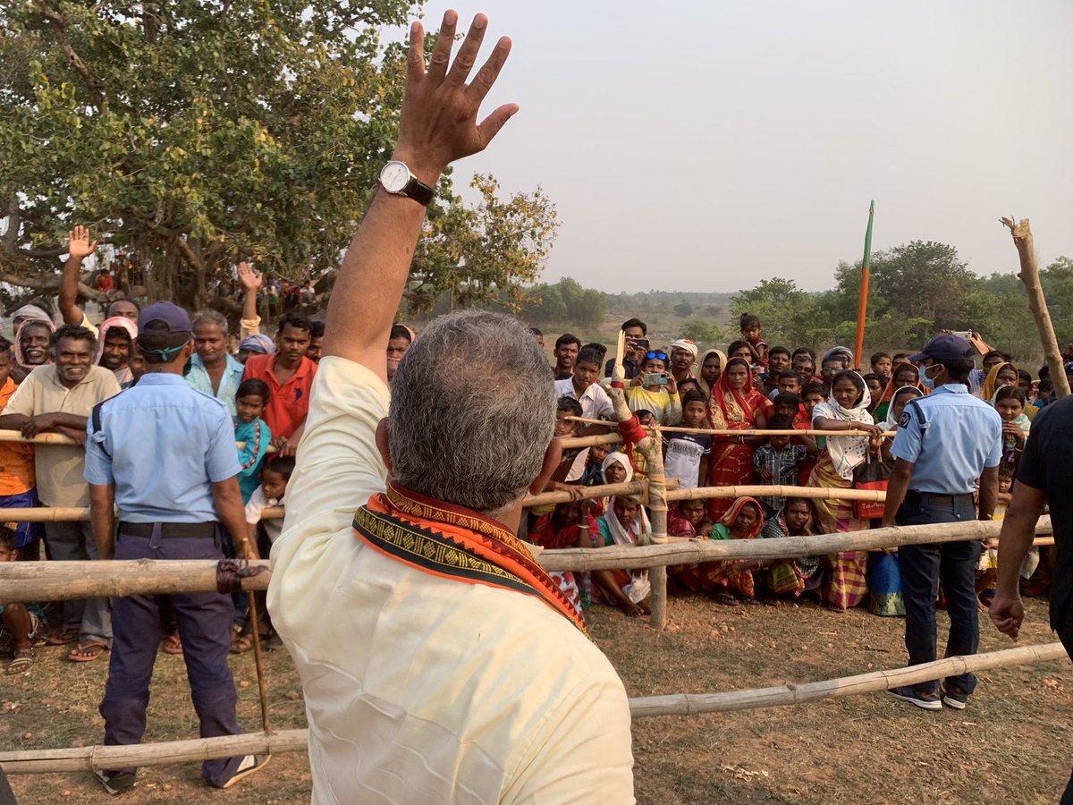 DilipGhoshBJP's tweet image. Snapshots from the Bandwan helipad, Purulia. We will emerge victorious with a colossal mandate.

#LokhhoSonarBangla