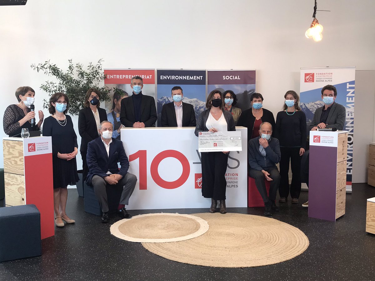 LJouisse's tweet photo. 10 ans de la Fondation @CE_RhoneAlpes Photo de famille et clap de fin de ce bel anniversaire ! Bravo à toutes et à tous https://t.co/nIIZP3DKge