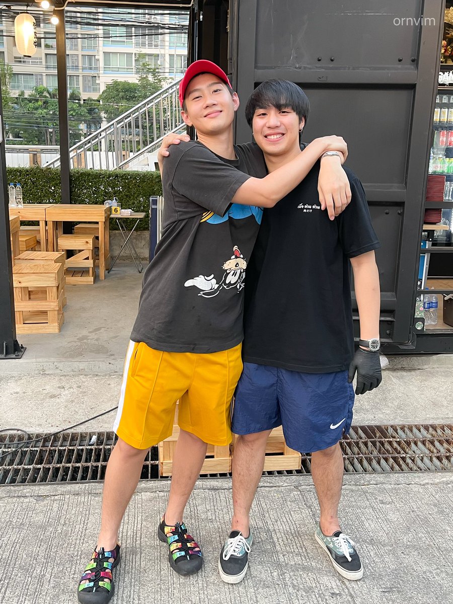 ornvim's tweet image. เด็กยักษ์แวะมาอุดหนุนพี่ไวท์ &amp;gt;///&amp;lt;
ฮืออ คถ ทั้งคู่ #ววกต
#เนื้อล้วนล้วนพระราม3 
#whitewo
#captainchonlathorn