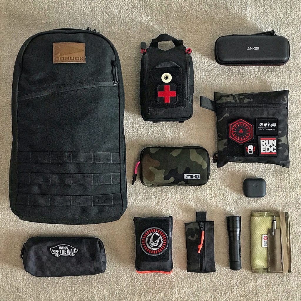 packconfig's tweet photo. LOADOUT: Bullet Carry
Here’s a superbly organised collection of gear that Modchop uses for his everyday work carry, which includes his thoughts on the GORUCK 15L pack. 
–
https://t.co/BrJDosqT9i
–
#adventureconfig #loadout #everydaycarry #EDC #GORUCK #Bullet #modchop https://t.co/PrZbnOwdSW