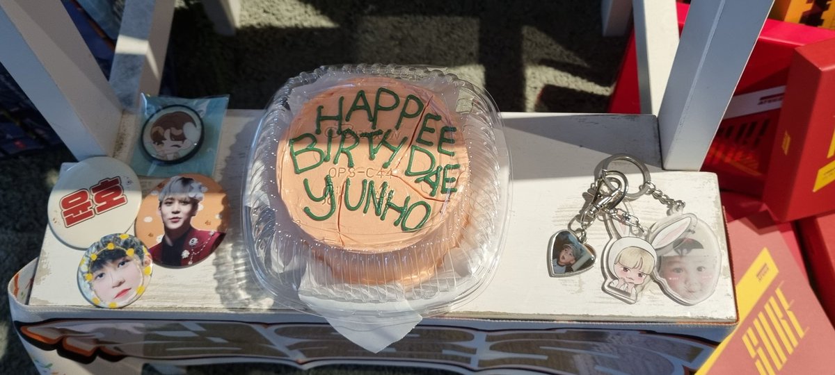 V4MCHAN's tweet photo. happy yunho day !! 🥳 thank you admins for hosting this event 🥺 i really love the decos and thank you for the freebies <33 @0323_DAY #0323_DAY https://t.co/DKinanlvWF