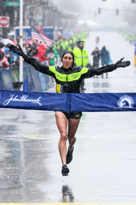 Boston26_2_Pro's tweet photo. “The Boston Marathon is a race that has captured my heart from day one. The road from Hopkinton to Boston is technical, challenging and deserves to be respected— it’s a place where true racers thrive.” - @des_linden 
#RunTo125 #BostonMarathon https://t.co/rdzgrrhuXx