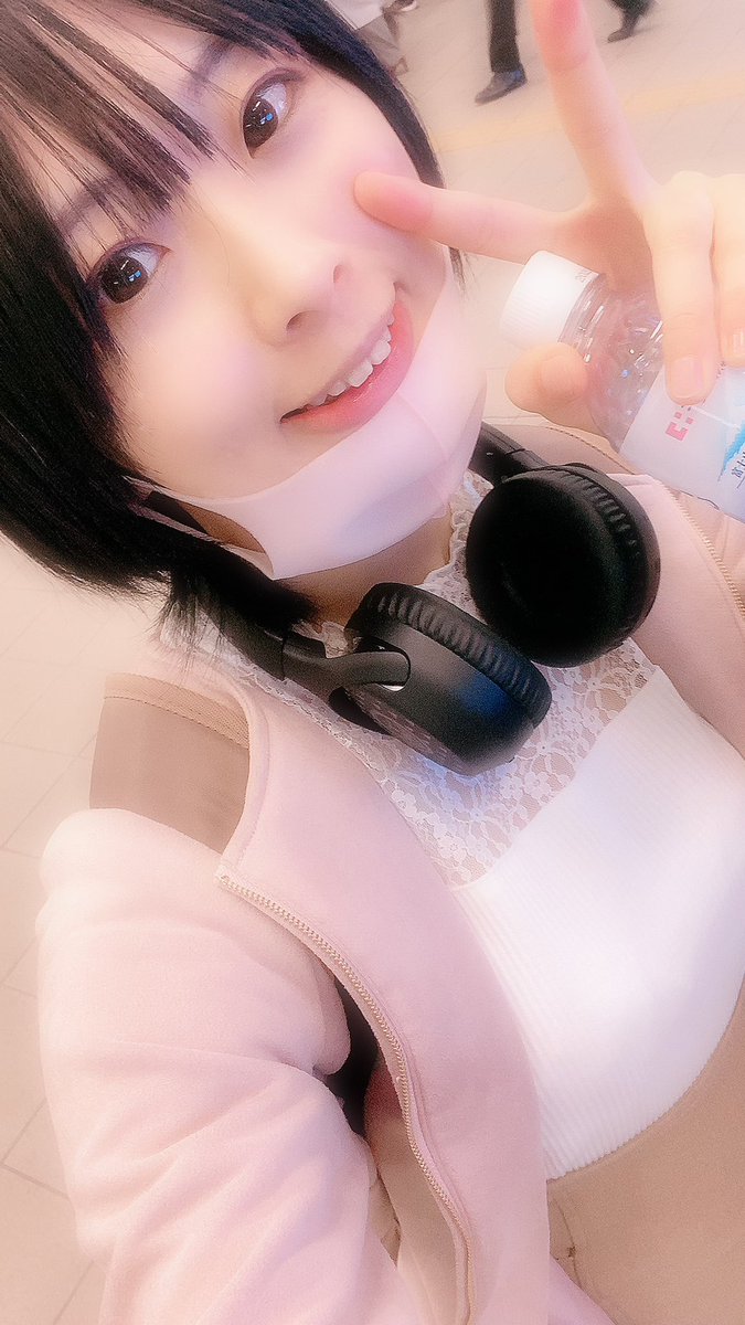 mochiduki556's tweet photo. 稽古でしたー！！！

明日はいよいよゲネプロだぁ！！！
頑張るわん🐶

今日も仲良し3人で帰った° ✧ (*´ `*) ✧ °
しゅきぴ💕💕💕💕

 #まいにちここにゃん 491日目 https://t.co/wohrxiYkTv
