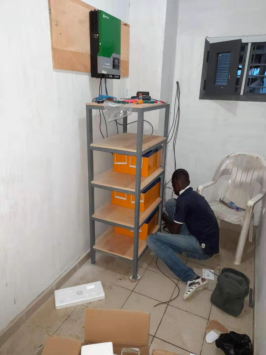 whcsolar's tweet photo. Thanks Customers feedback.💯
HVM 3.5KW and 5.5KW Hybrid Inverter Installation In House🌟
Hot Model In Africa.🔥
#whcsolar #hybridInverter #solarInverter #mpptcontroller #hybridsystem #solarsystem #solarbattery https://t.co/gcH7ru6OqA