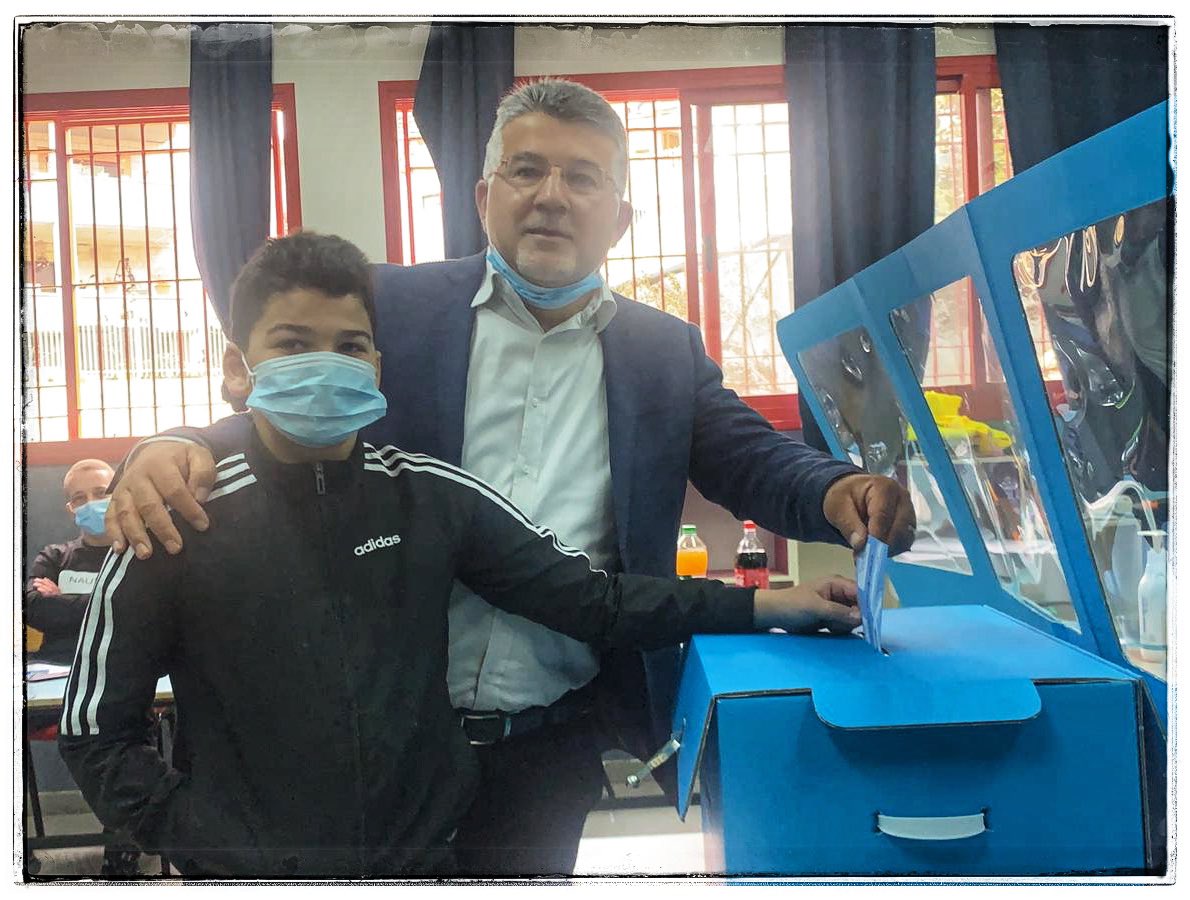 Knesset member <a href="/DrJabareen/">Yousef Jabareen</a> voting alongside his mini-me son Jude. 
🏆The Joint List is winning the competition for cutest #IsraElex4 pictures.