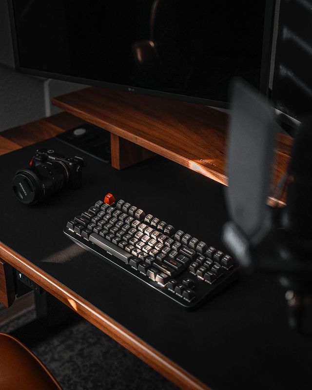 iQunix's tweet photo. Have you ever tried to customize your IQUNIX keyboards? Tag us to show off!!!
Product: IQUNIX Slim 87
via@michsoledesign
#IQUNIX #mechanicalkeyboard #keyboard #desktop #GamingSetup #gamingnews #pcgaming #gamingcommunity #desksetup #keycaps #RGB #customizekeyboard #customkeyboard https://t.co/gGzIWpRmSM