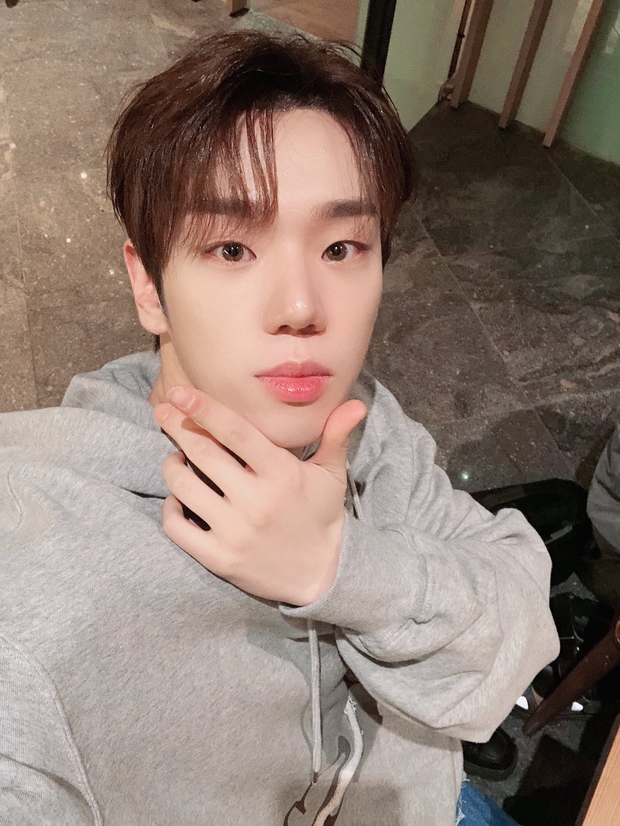 ChoiceHappened's tweet photo. Is this allowed? Are they allowed to look this good?
#ACE #ACEModels #์์ด์ค https://t.co/kfFCdfJGdD