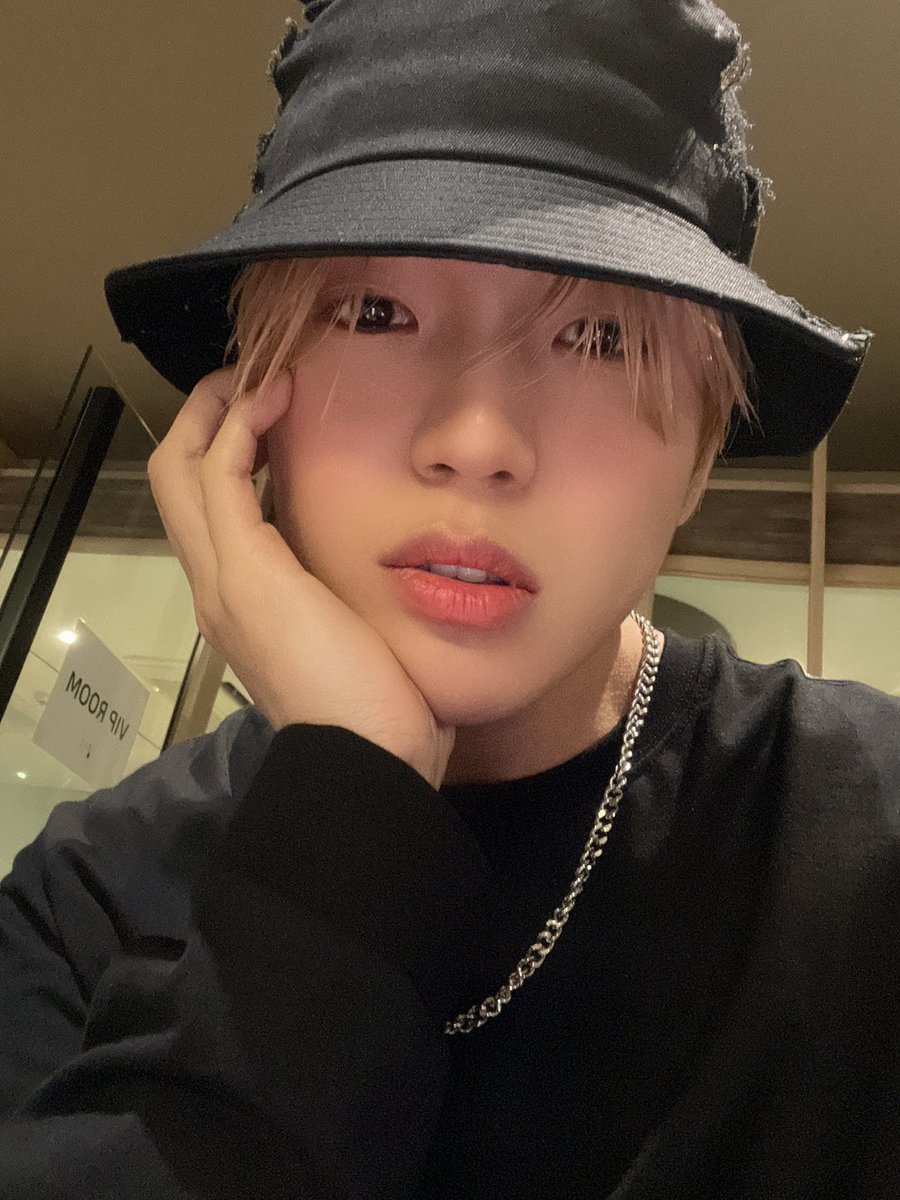 ChoiceHappened's tweet photo. Is this allowed? Are they allowed to look this good?
#ACE #ACEModels #์์ด์ค https://t.co/kfFCdfJGdD