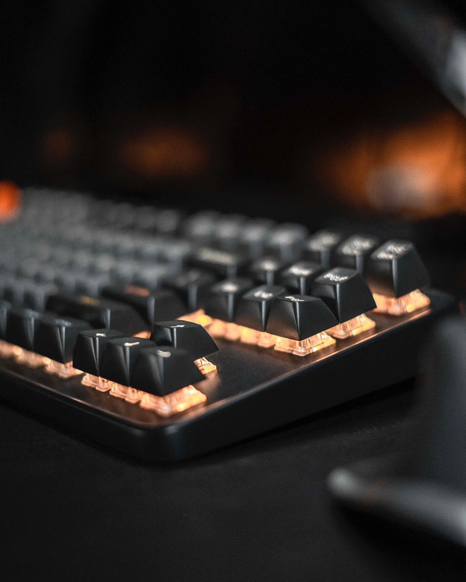 iQunix's tweet photo. Have you ever tried to customize your IQUNIX keyboards? Tag us to show off!!!
Product: IQUNIX Slim 87
via@michsoledesign
#IQUNIX #mechanicalkeyboard #keyboard #desktop #GamingSetup #gamingnews #pcgaming #gamingcommunity #desksetup #keycaps #RGB #customizekeyboard #customkeyboard https://t.co/gGzIWpRmSM