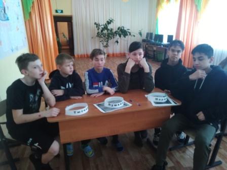 srcnes1's tweet image. #mspno ВСЕМИРНЫЙ ДЕНЬ ПОЭЗИИ. Свою историю праздник ведет с 1999 года. На мероприятии дети познакомились с историей возникновения праздника. Вспомнили ведущих поэтов России, узнали о малоизвестных. Посмотрели презентацию о поэзии «Души прекрасные порывы» и видео «Музыка души».