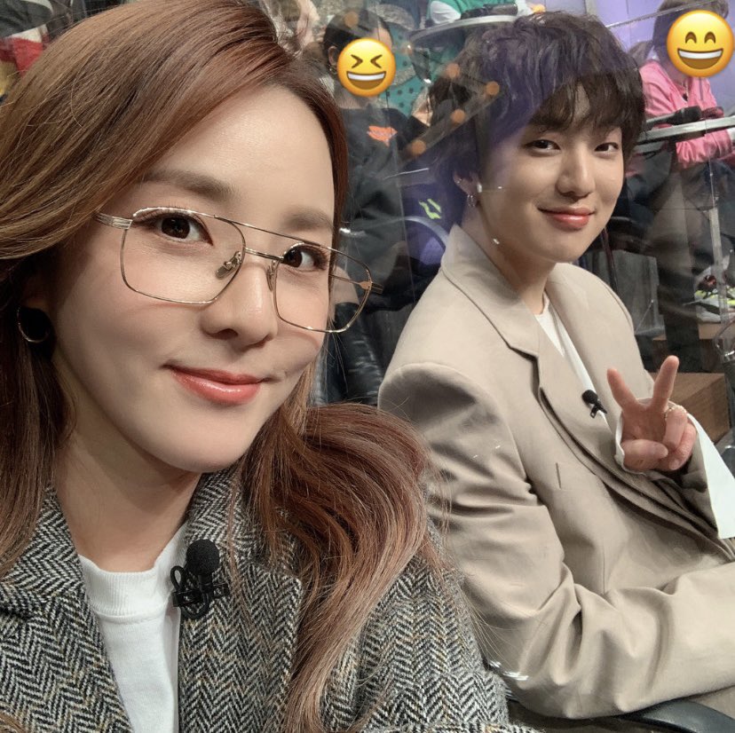 krungy21's tweet photo. 오늘은 복가 녹화중~ 사진은 지난주 사진📷 이 쓰리샷은 오랜만이지?! 😆 승윤이 솔로앨범 기대기대중!!! 글구 온에어 모니타 하러 못가서 미안행~ 후배님들.. ㅠㅠ 내가 안가구싶은게 아니��� 열일하구있어 😭😅 멀리서나마 응원한다~!!! 홧팅홧팅 야야야~!!! 😀👊🏻 https://t.co/xTTfNiXuSO