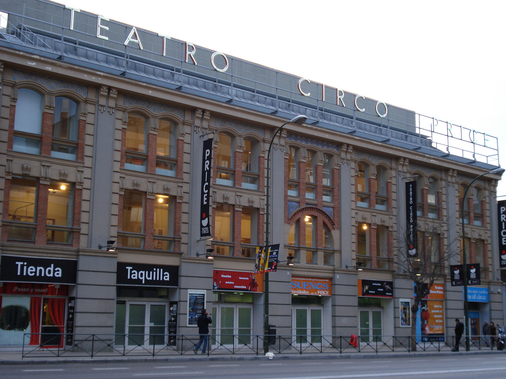 SecretosdeMadri's tweet photo. ¿Sabías que el edificio que ocupa el Teatro Circo Price fue, originalmente, una fábrica de galletas? 🍪🍪🍪
#madrid https://t.co/sWcwz05Cv5