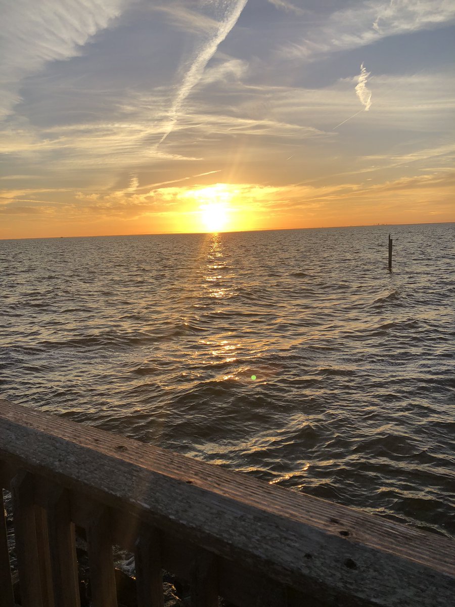 ReDoop12's tweet photo. Yesterday’s sunset @spann https://t.co/9rR9WkLCly