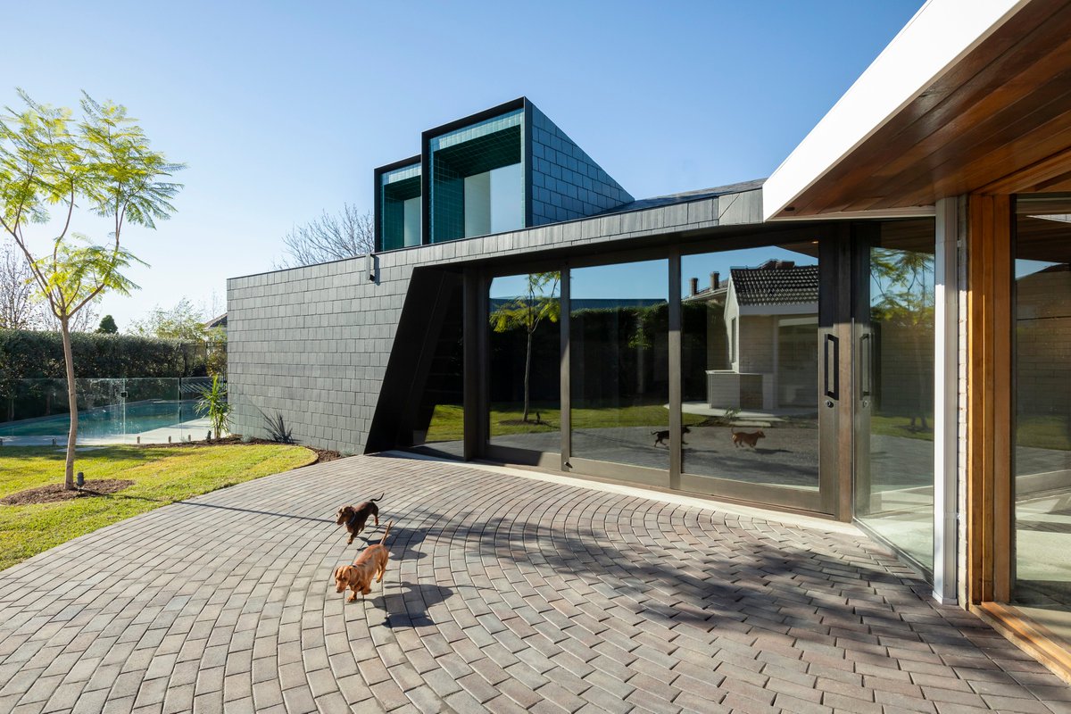 telconstruction's tweet photo. Choose different colors of stone to give a change to the house’s driveways by installing block paving correctly with Telconstructions.

Explore our Services: https://t.co/hQB91byX9m

#paving #driveway #patio #concrete #contractor #newbuild #telconstructions https://t.co/aScJBxi6zo
